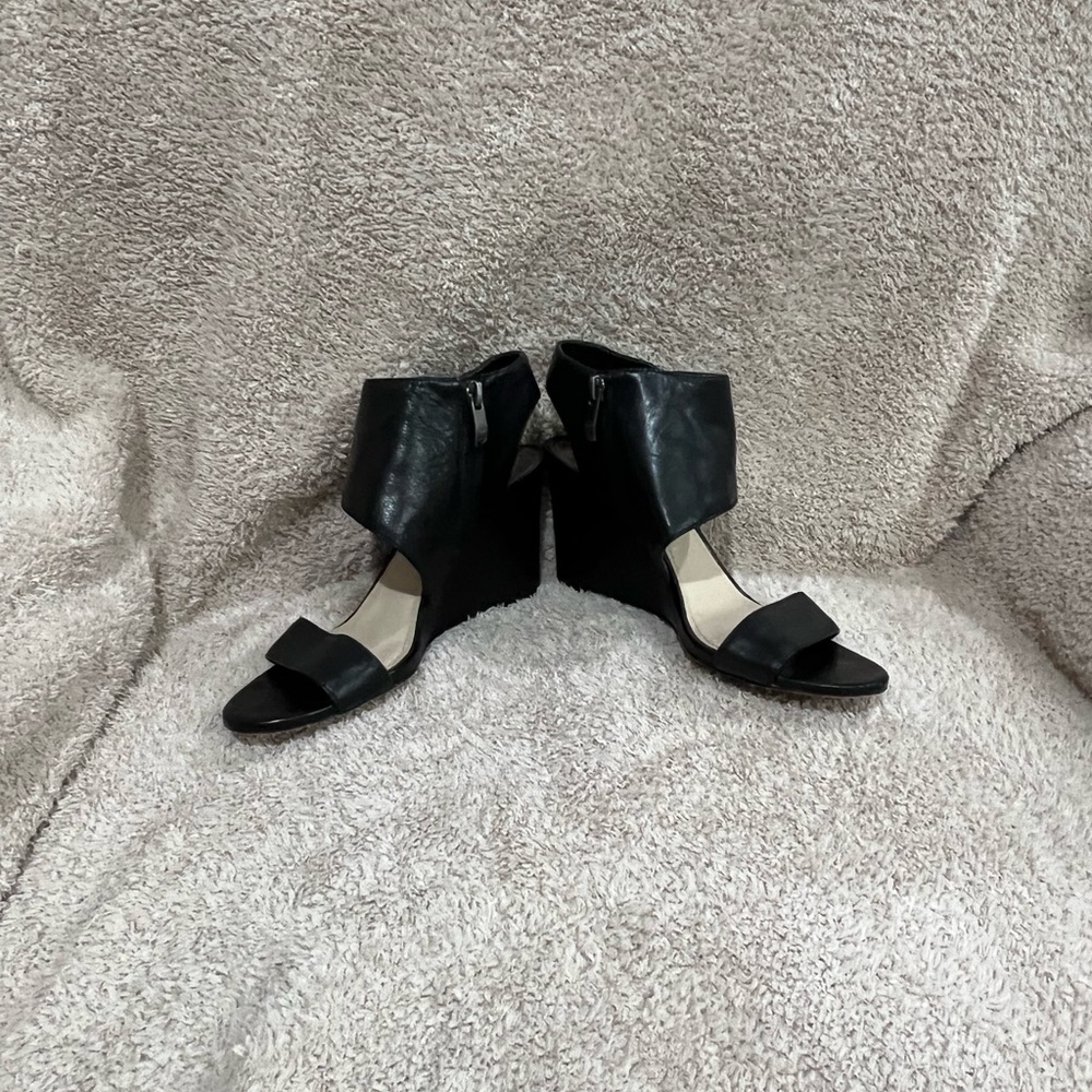 Vince Cumato leather open toe wedge size 8